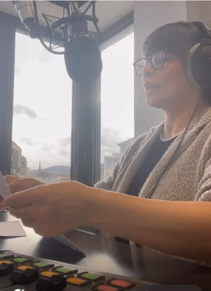 Gema Requierme während einer Radiosendung bei Antenne Koblenz