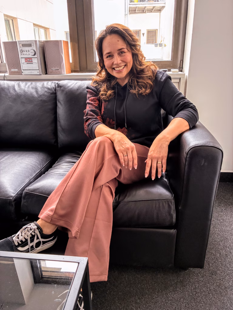 Gema Requierme bei einem Interviewtermin in Koblenz